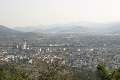 산 정상에서 바라본 경주시내 